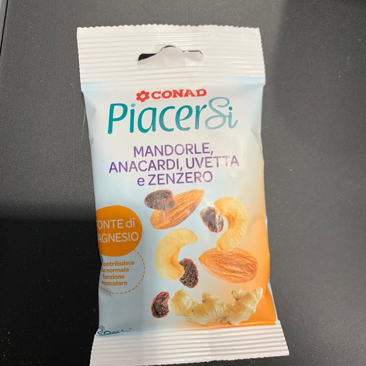 photo of Piacersi | Conad Mix mandorle, anacardi, uvetta e zenzero shared by @myteddy on  15 Apr 2022 - review