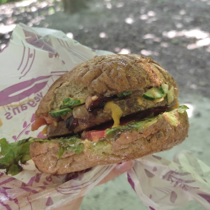 photo of Las Vegan's Lr. seitan shared by @sabriiii on  20 Jul 2022 - review