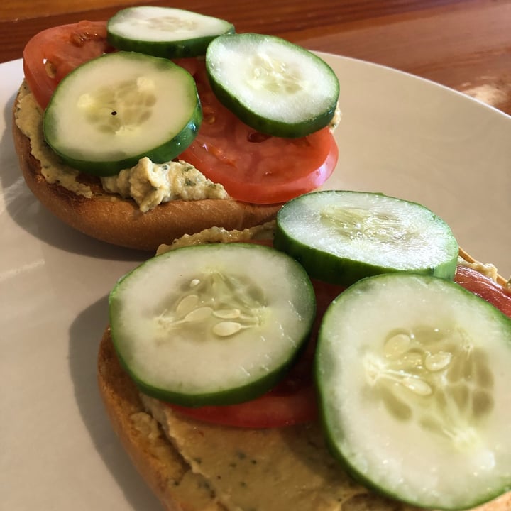 photo of Morning Brew Hummus Bagel shared by @erynn-tait on  27 Jun 2021 - review
