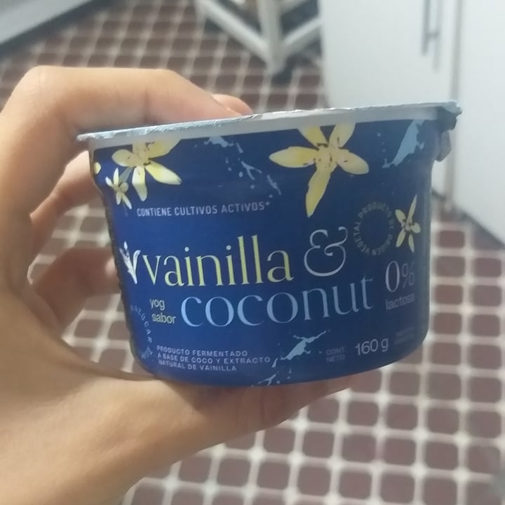 photo of Quimya Yogurt de vainilla sabor coco sin azucar shared by @i4berry on  04 Dec 2021 - review