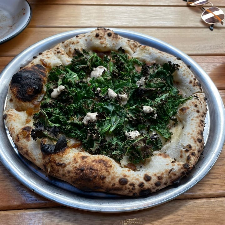 photo of Chuí Pizza Con Cebolla Y Kale shared by @juliastepanenko on  25 Nov 2021 - review