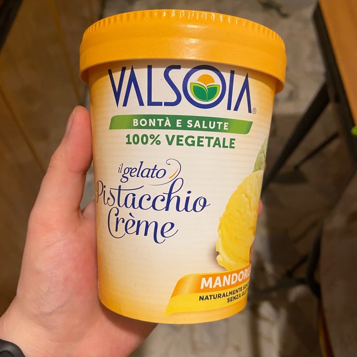 photo of Valsoia il Gelato al pistachio e crema Mandorla  shared by @rachepi on  30 Mar 2022 - review