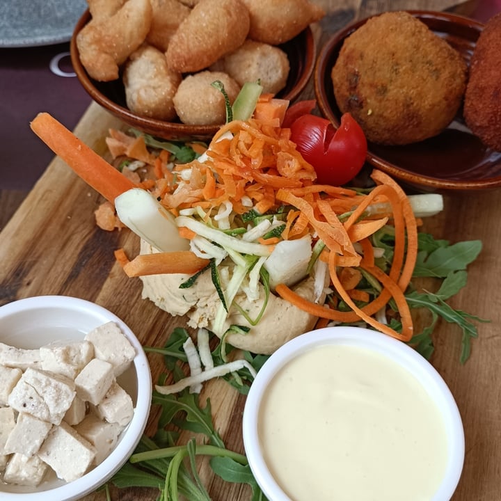 photo of Rifugio Romano ANTIPASTO DEL RIFUGIO VEGAN shared by @laura94trilly on  06 Jun 2022 - review