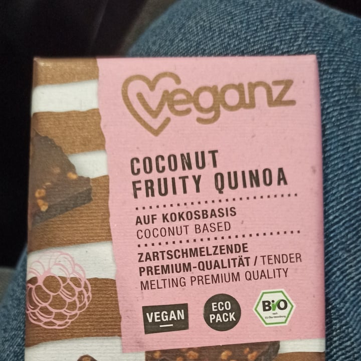 review photo of Veganz Chocolate de coco com framboesas e Quinoa trufada shared by @fernandaheck on 07 Nov 2021 - review