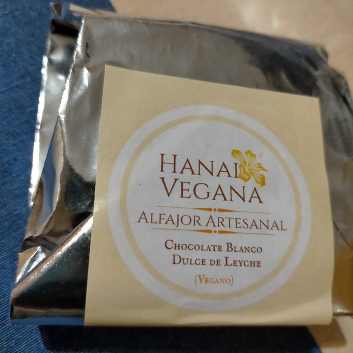 photo of Hanai Vegana Alfajor Artesanal de chocolate blanco y dulce de leche shared by @aquiles on  25 Dec 2021 - review