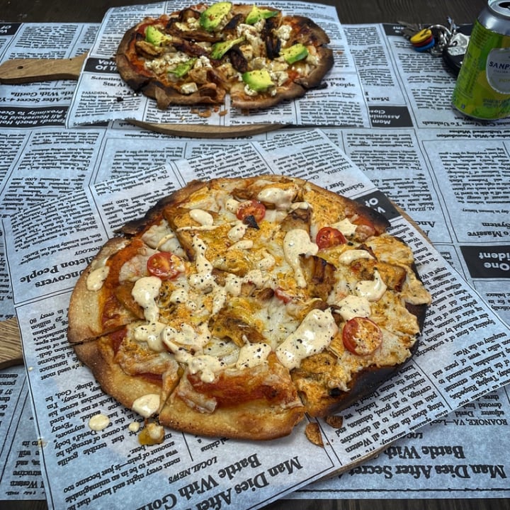 photo of Vegan Streetfood Deli - Obs Chickless Mayo Pizza shared by @capetownvegan on  20 Apr 2022 - review