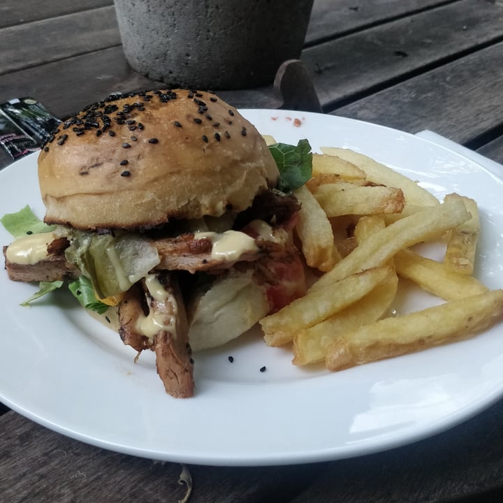 photo of Hudsons The Burger Joint (Claremont) The Frontline Worker Burger shared by @adelesalle on  29 Jan 2021 - review
