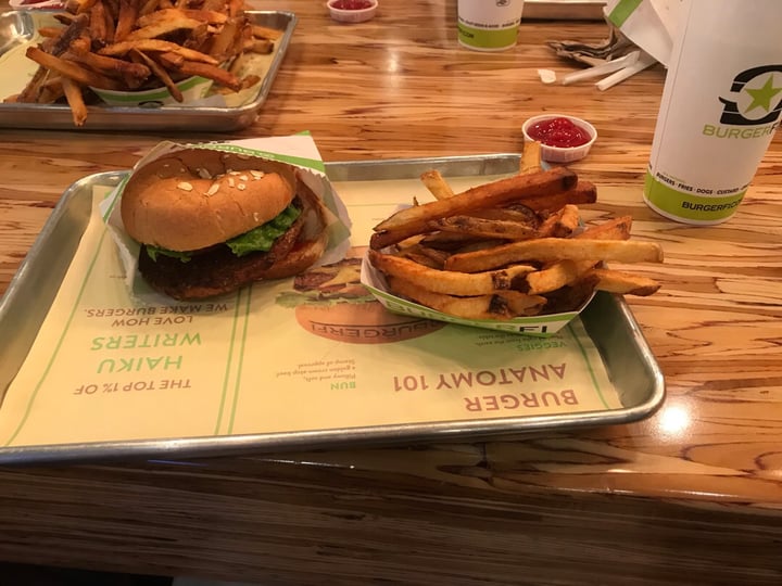 photo of BurgerFi Vegan Beyond Burger shared by @jadas on  11 Aug 2019 - review