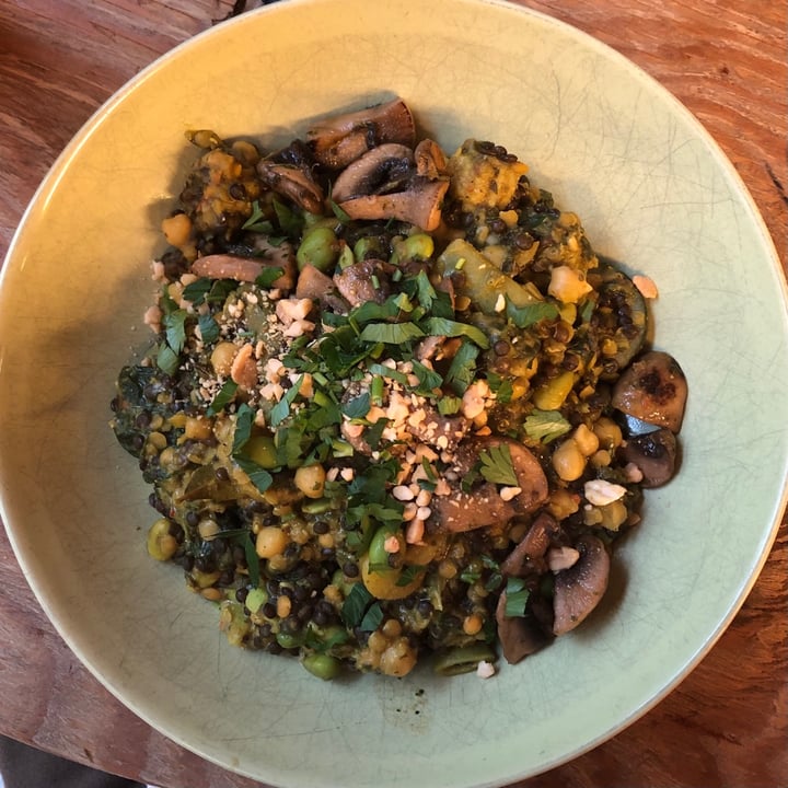 review photo of Fruit & Pleasure Gelbes Limettenblatt-Curry mit indischem Gemüse, Linsen & Erdnussbruch shared by @liesa on 16 Oct 2020 - review