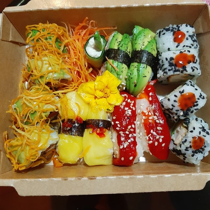 photo of Let it V - Vegan Sushi Combo 15 Piezas Sushi shared by @jacquicalv on  29 Mar 2021 - review