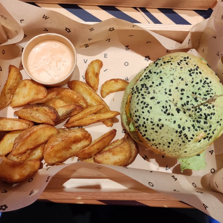 photo of Flower Burger Jungle Burger shared by @sariam on  03 Apr 2022 - review