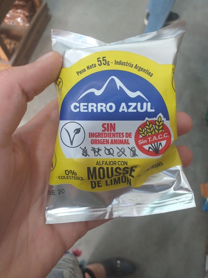 photo of Cerro Azul Alfajor con Mousse de Limón shared by @reginam on  02 Dec 2019 - review