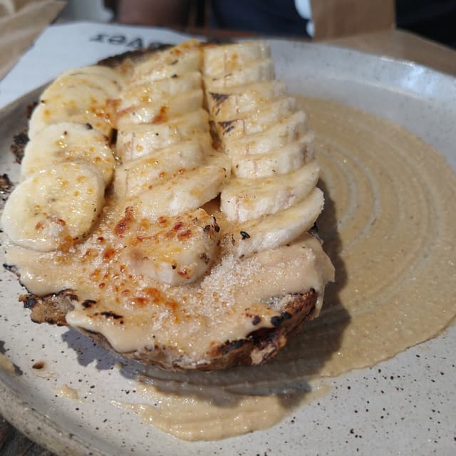 Photo of the dish “toast de banana com pasta de amendoim”