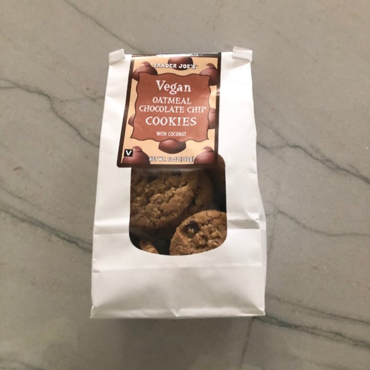 review photo of Trader Joe's Vegan Oatmeal Chocolate Chip Cookies shared by @noelleee on 13 Feb 2021 - review