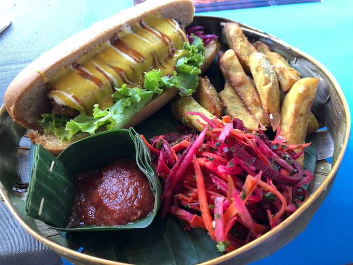 photo of Earth Cafe & Market Ubud Vegan Hot Dog shared by @noll-fyra on  07 Oct 2018 - review