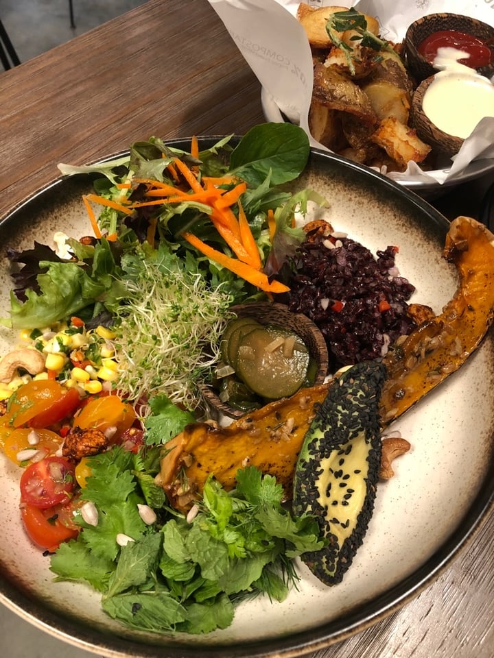 photo of Genius Central Singapore Happiness Bowl shared by @kikikorcova on  01 Apr 2020 - review