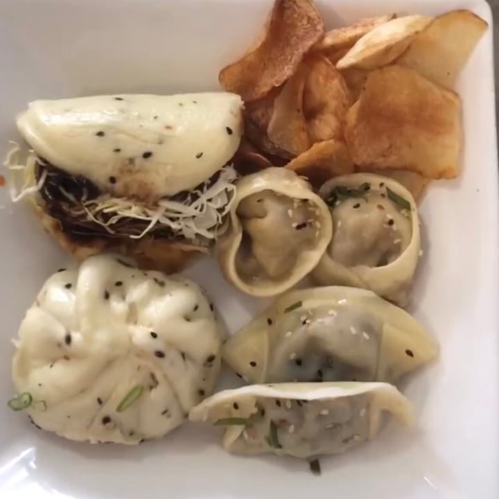 photo of Koi dumplings Combo recorrido Koi vegano shared by @eugewarashi on  07 Mar 2022 - review