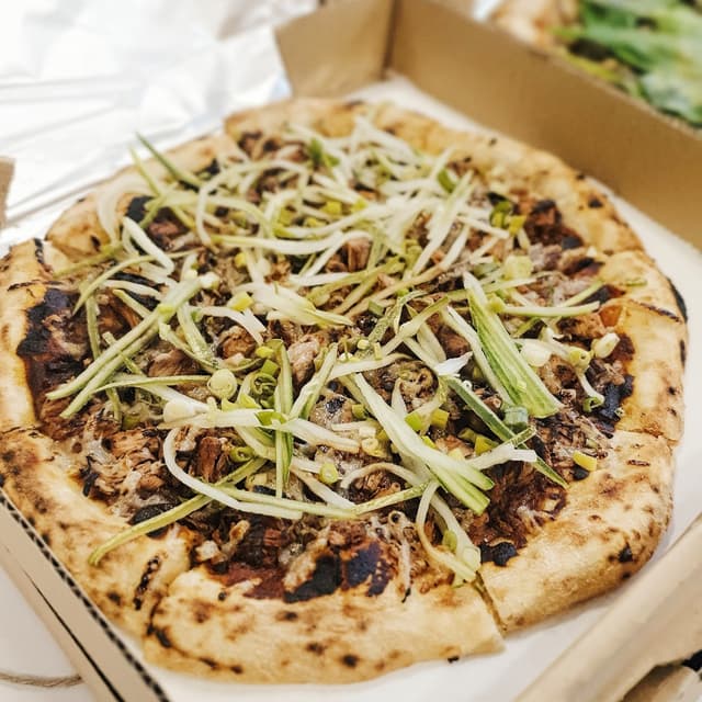 菜肴“Peking Jackfruit Pizza”的照片