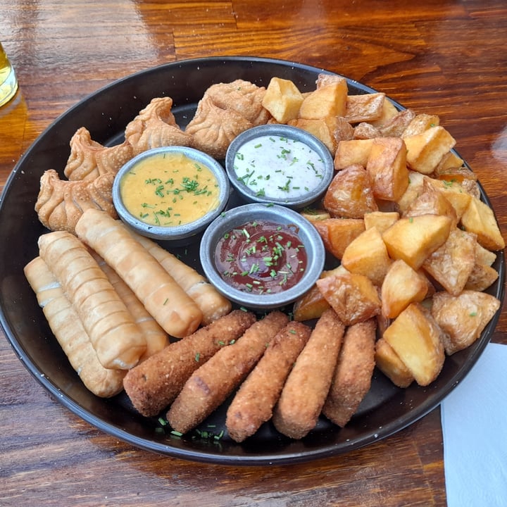 photo of Red Frog Beer House Picada Fiesta Vegana shared by @vegantom on  02 Jul 2022 - review