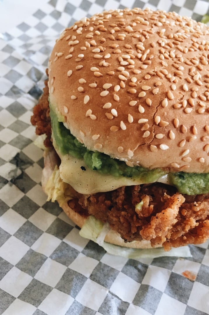 photo of THUNDER VEGAN FOOD Hot Burger “Pollo” shared by @laysvinagreta on  13 Jan 2020 - review