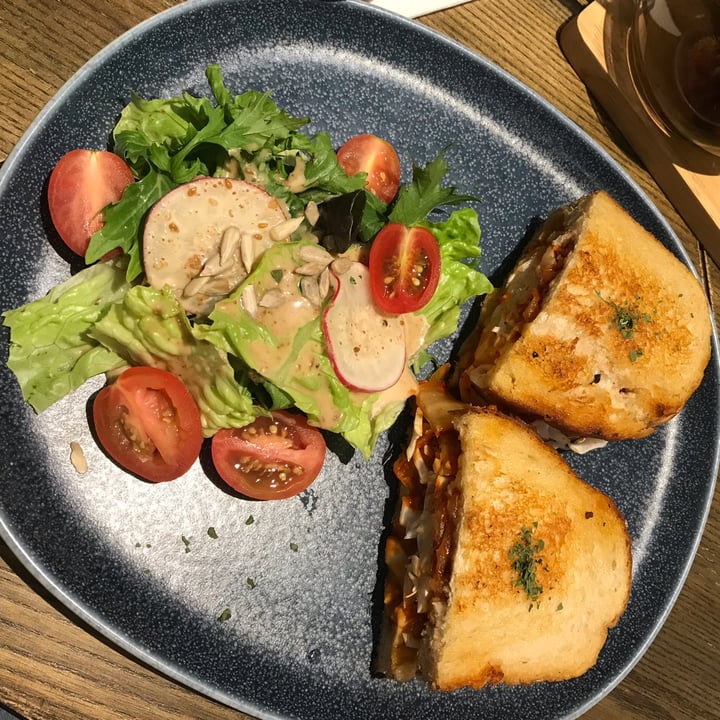 review photo of Am I Addicted - Pottery Studio & V Cafe Grilled Cheese Kimchi Sandwich shared by @mayonnaise on 17 Jan 2022 - review