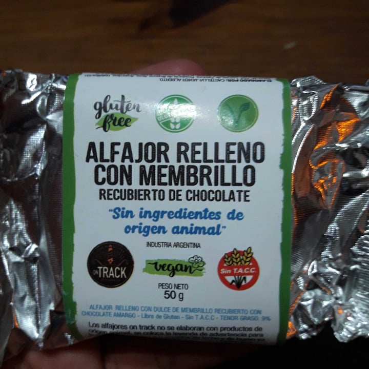 photo of On Track Alfajor Relleno Con Membrillo shared by @argoroth on  23 Jan 2021 - review