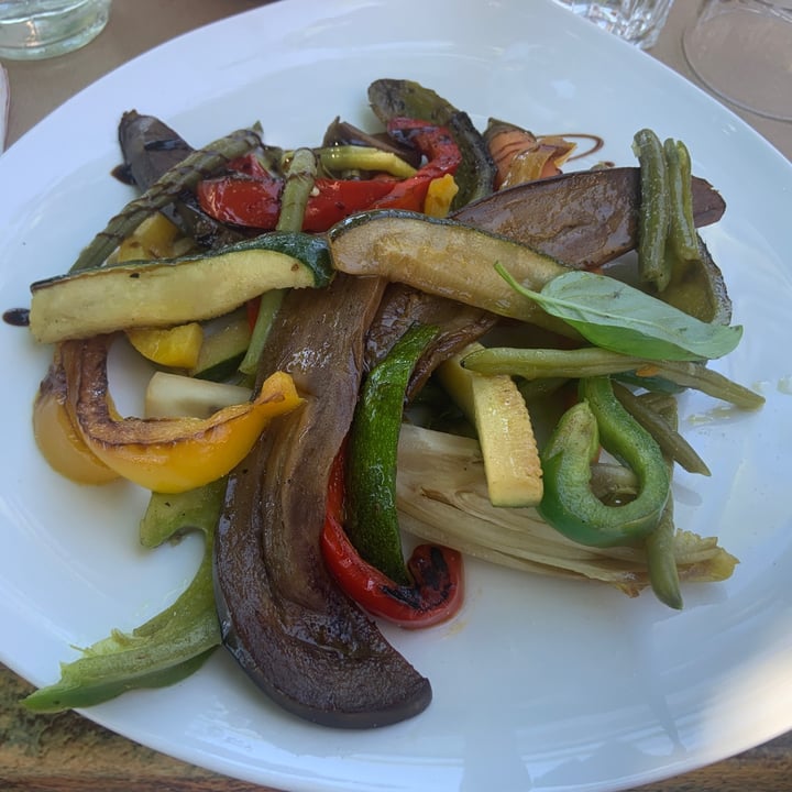 photo of Restaurant Le Chapeau Rouge Saute Vegetables shared by @deborahdevi on  15 Jun 2022 - review