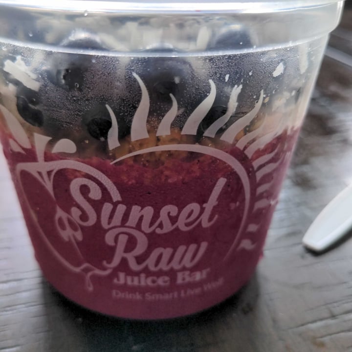 review photo of Sunset Raw Juice Bar Pitaya bowl with granola shared by @plantbasednoob on 28 May 2021 - review