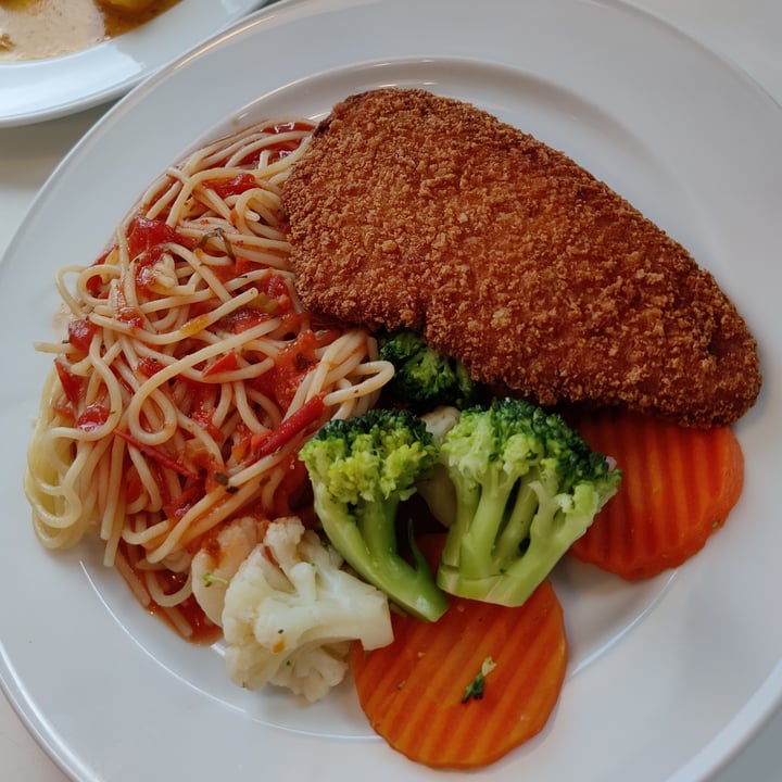 photo of IKEA Alexandra Plant-based schnitzel and spaghetti with tomato sauce shared by @jerald on  26 Mar 2022 - review