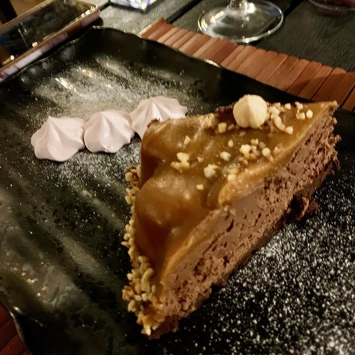 photo of Veganda Torta cioccolato, nocciole e caramello shared by @thyra-bj on  26 Apr 2022 - review