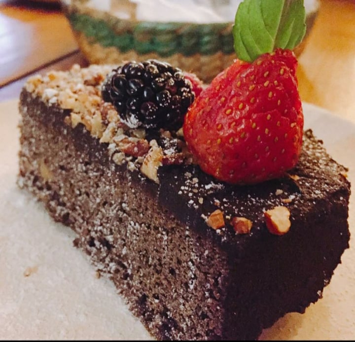 photo of Aura Vegana Brownie De Chocolate shared by @greasy-vegan on  18 Mar 2020 - review