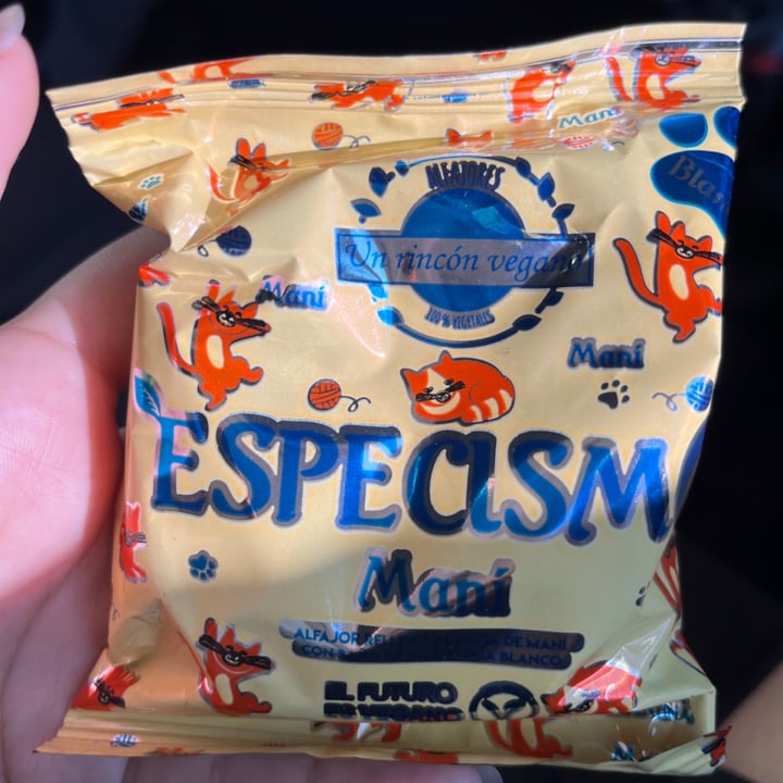 review photo of Un Rincón Vegano Especismo Cero Alfajor Relleno De Mani Con Baño De Repostería Blanco shared by @ropenalva on 16 Apr 2022 - review
