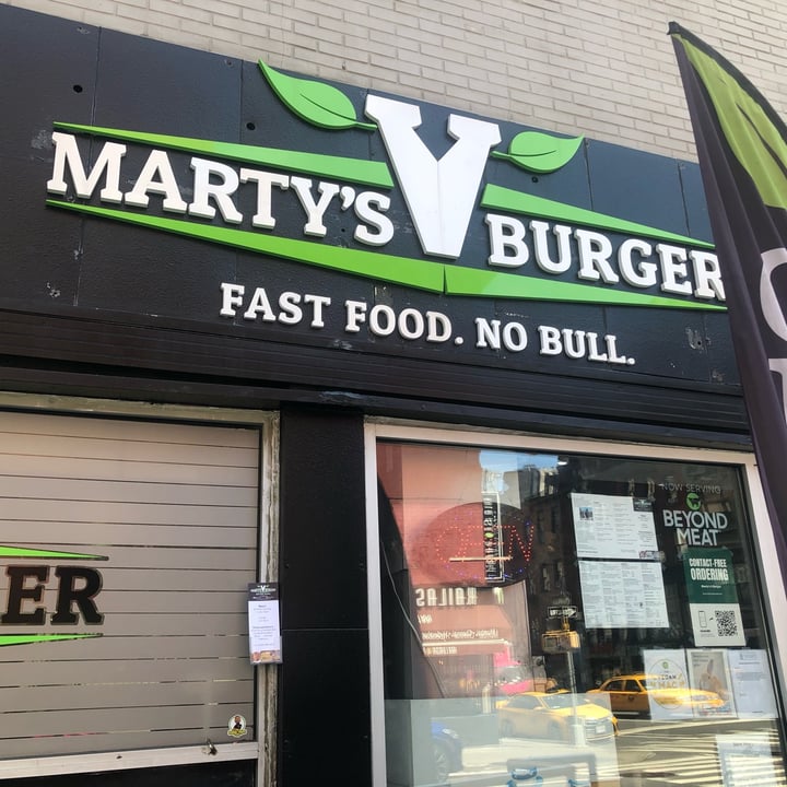 photo of Marty's V Burger Restaurant Double World Famous Original shared by @nenermind on  27 Jun 2022 - review
