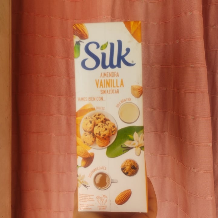 photo of Silk Alimento Líquido De Almendra Sabor Vainilla Sin Azúcar shared by @lautaroluna on  18 Nov 2021 - review