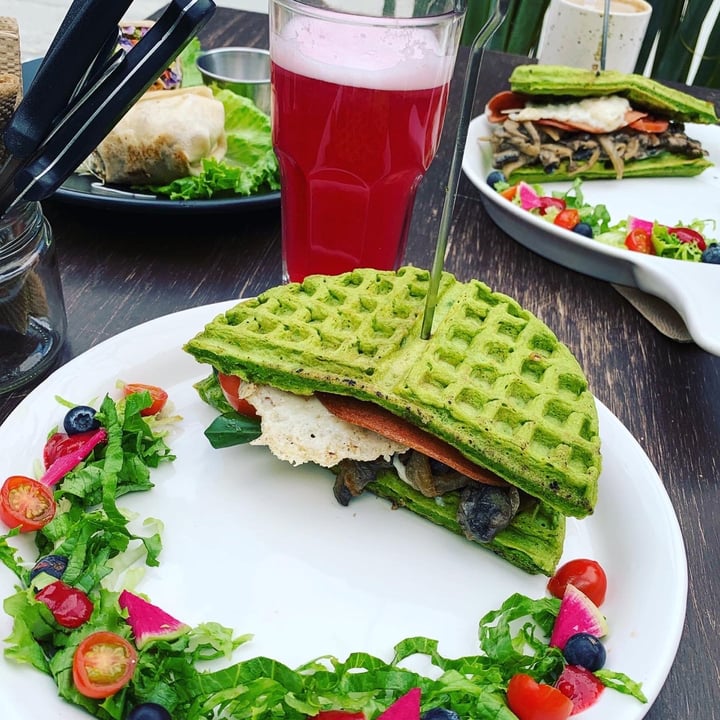 photo of Vegamo MX Waffle Sandwich Chewbacca shared by @nictecita on  18 Feb 2021 - review