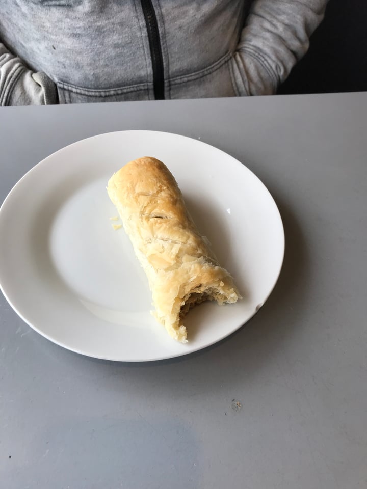 photo of Cafe la Vie Green Lentil soup and Sausage Roll, Chic’un cranberry sandwich shared by @mrmrsbrooks on  16 Apr 2018 - review