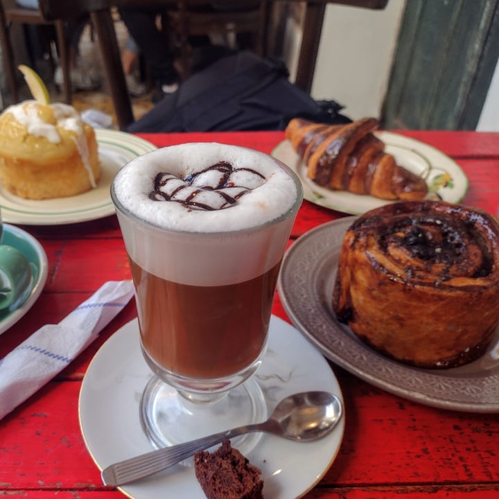 review photo of Bohemian territory "Cafe & Pastry" Mocchiato con leche de almendras shared by @sofia8 on 04 Dec 2021 - review