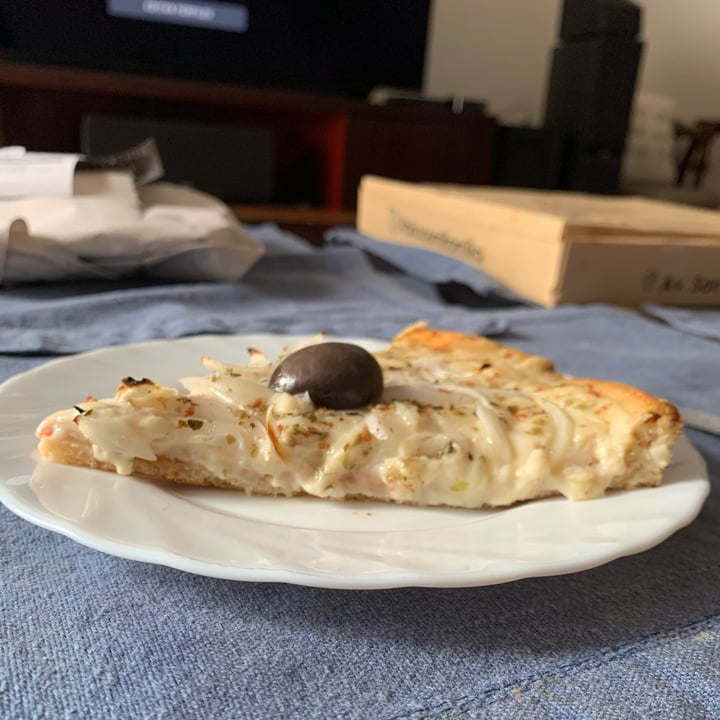 photo of Mi FAMiLiA Pizza fugazzeta shared by @sechague on  10 Oct 2022 - review