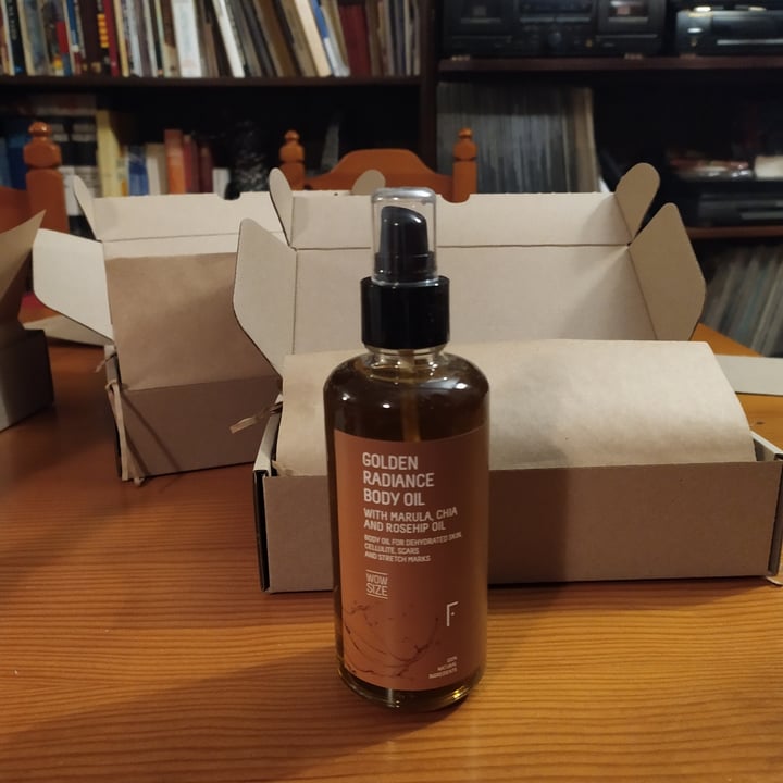 photo of Freshly Cosmetics Golden Radiance Body Oil shared by @violetapiruleta on  13 Jan 2021 - review