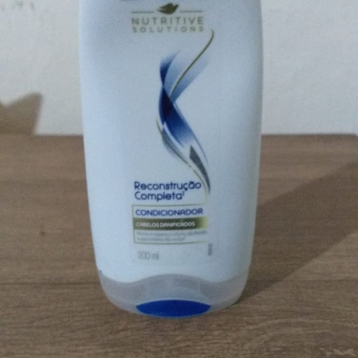 photo of Dove Condicionador Dove reconstrução Completa shared by @katiafranciele on  11 May 2022 - review