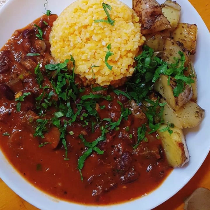 photo of Urbã Cozinha Vegana Feijão à mexicana, quirela de milho e batatas assadas. shared by @crispotter on  01 May 2022 - review