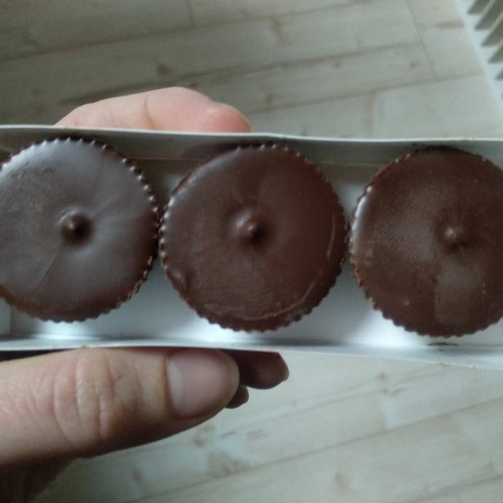 photo of dmBio Vegane hazelnut cups shared by @farewell2flesh on  17 Jan 2023 - review