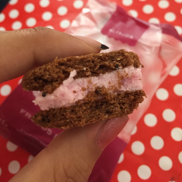 photo of Meltaím Alfajor de Limón shared by @lulisoraire on  08 Feb 2021 - review