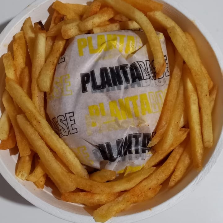 photo of Planta Base Hamburguesas Veganas CBA Hamburgesa clásica shared by @catuchavegana on  02 Feb 2022 - review