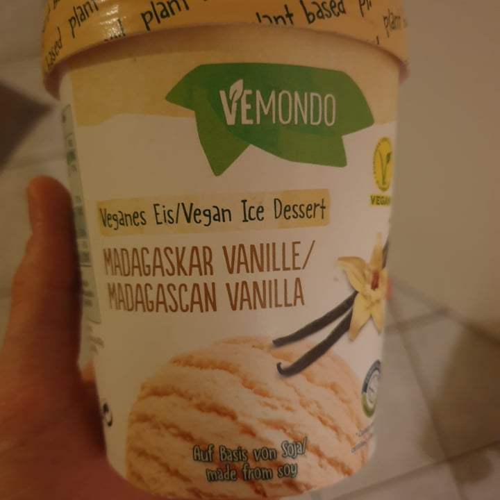 photo of Vemondo gelato gusto Vaniglia shared by @carlotta11 on  18 Aug 2022 - review
