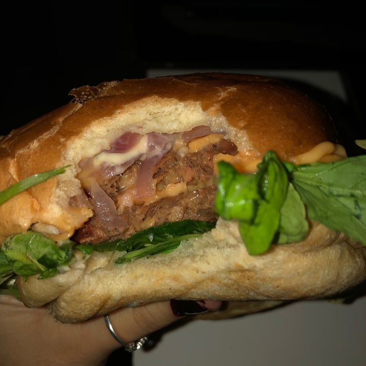 photo of Brewer Restaurant Y Bar Not Burger Doble + Papas Fritas shared by @carovivern on  07 Nov 2021 - review