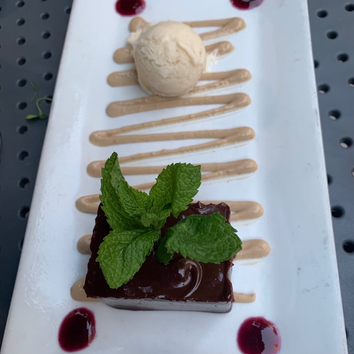 photo of Blossom Dark Chocolate Ganache shared by @veganvironment on  20 Aug 2020 - review