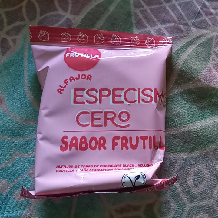 review photo of especismo cero alfajor de frutilla shared by @carlaal on 14 Oct 2022 - review
