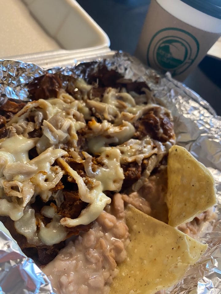 photo of Café Jardín Laureles Chilaquiles rojos shared by @unidad-animal on  31 Mar 2020 - review