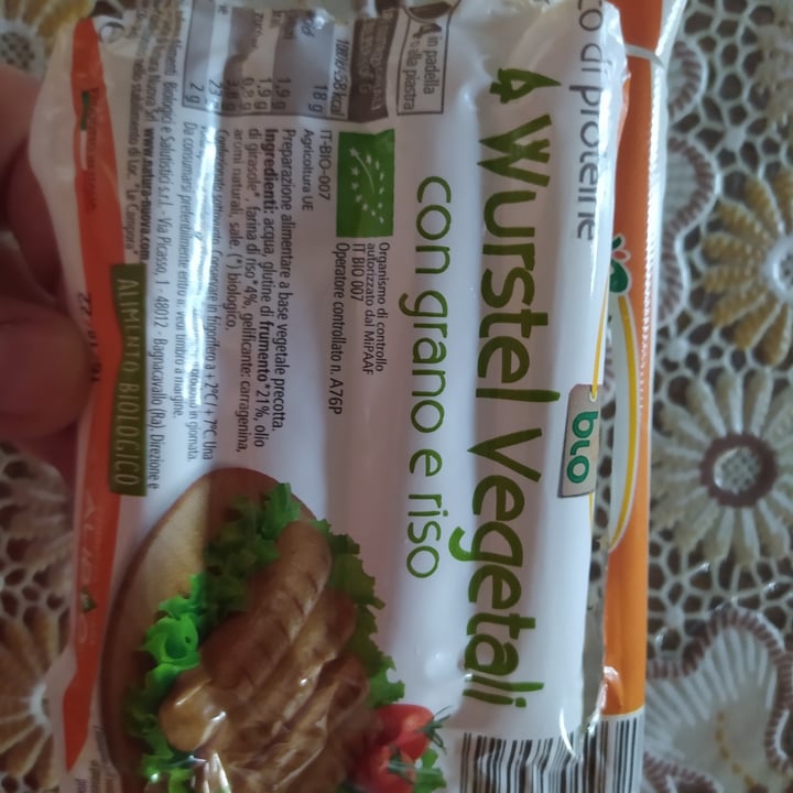 review photo of Natura Nuova 4 wurstel vegetali con grano e riso shared by @annabi on 07 Dec 2022 - review
